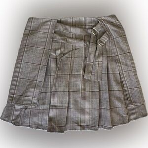 NWOT | FINNESSE | Women’s Cross Over Mini Skirt with Buckles